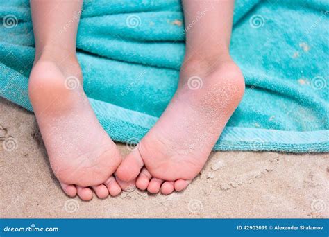 Little Girl Feet Pictures